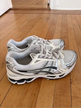 ASICS Gel White and Silver Running Sneakers size 9.5 Womens